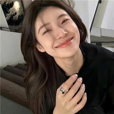 照片里的伴娘